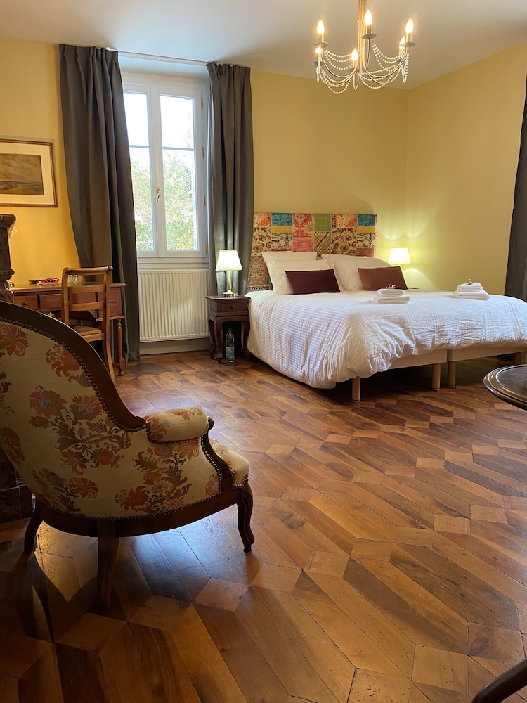 Room, Garden View