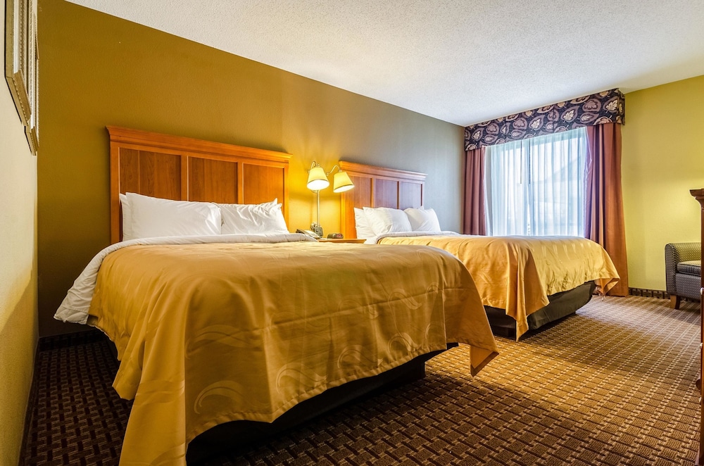 Standard Room, 2 Queen Beds, Non Smoking (Exterior Corridor)