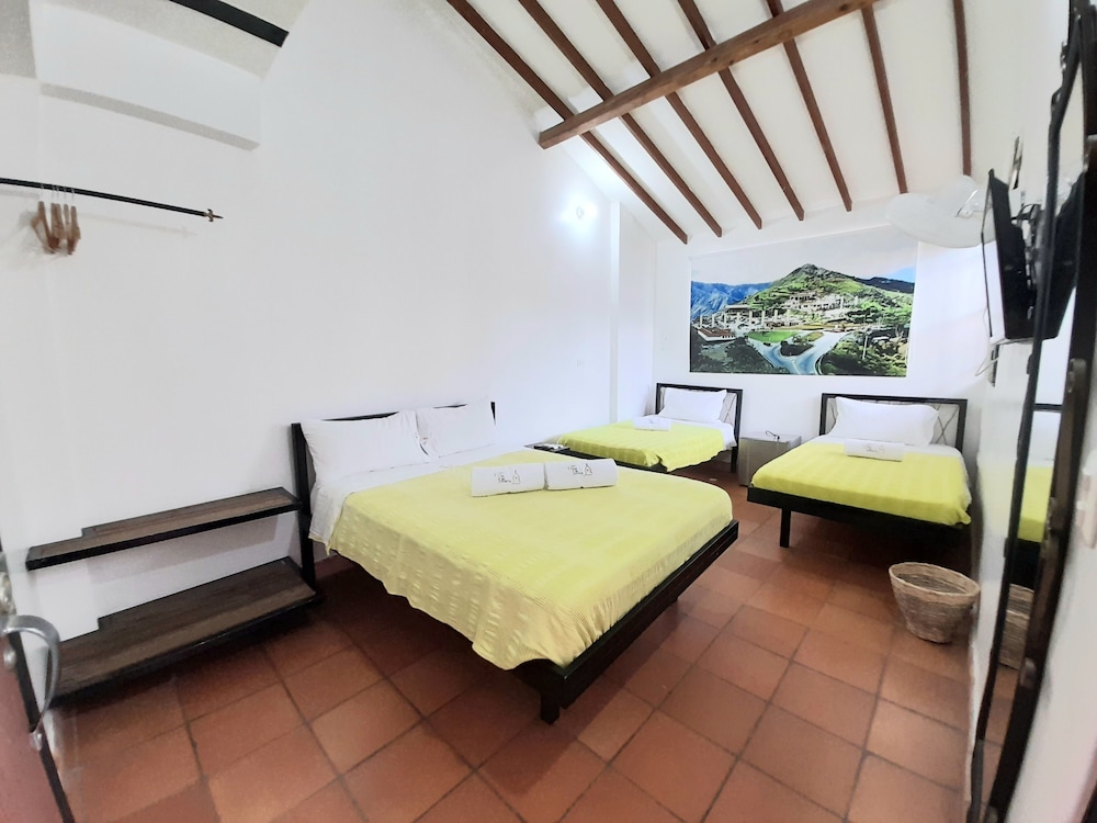 Family Quadruple Room, Multiple Beds photo 3
