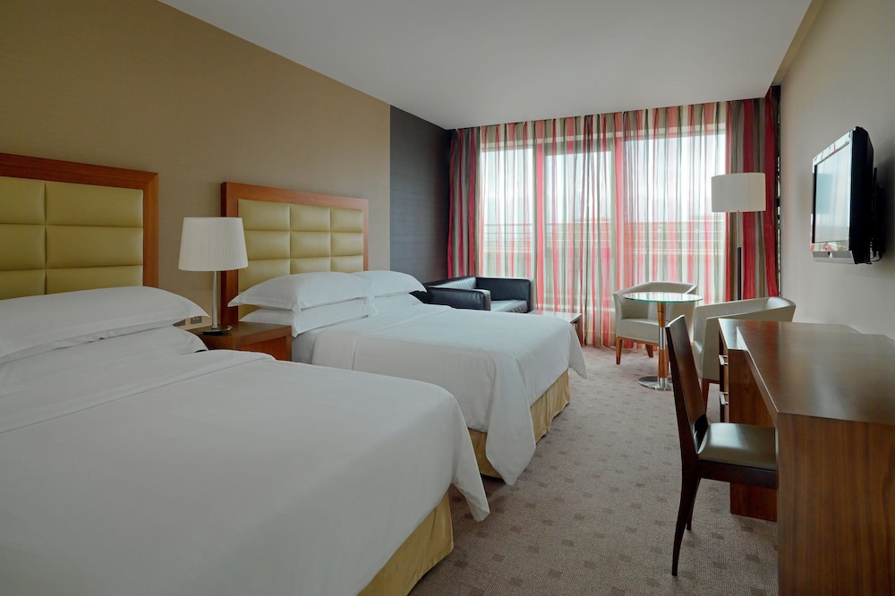 Family Room, Multiple Beds - Photo 3