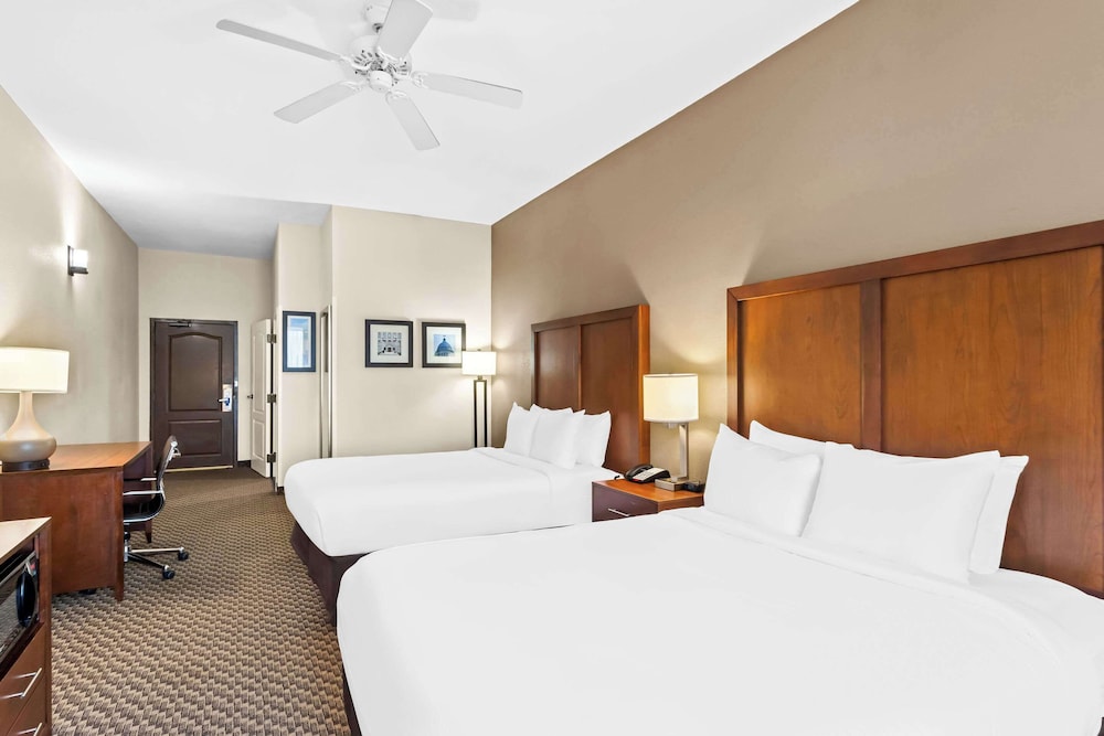 Suite, Multiple Beds, Non Smoking - Photo 6