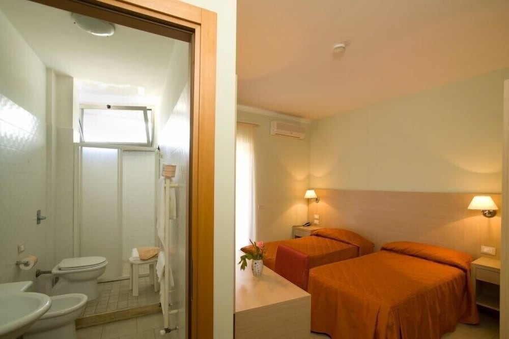 Single Room photo 3