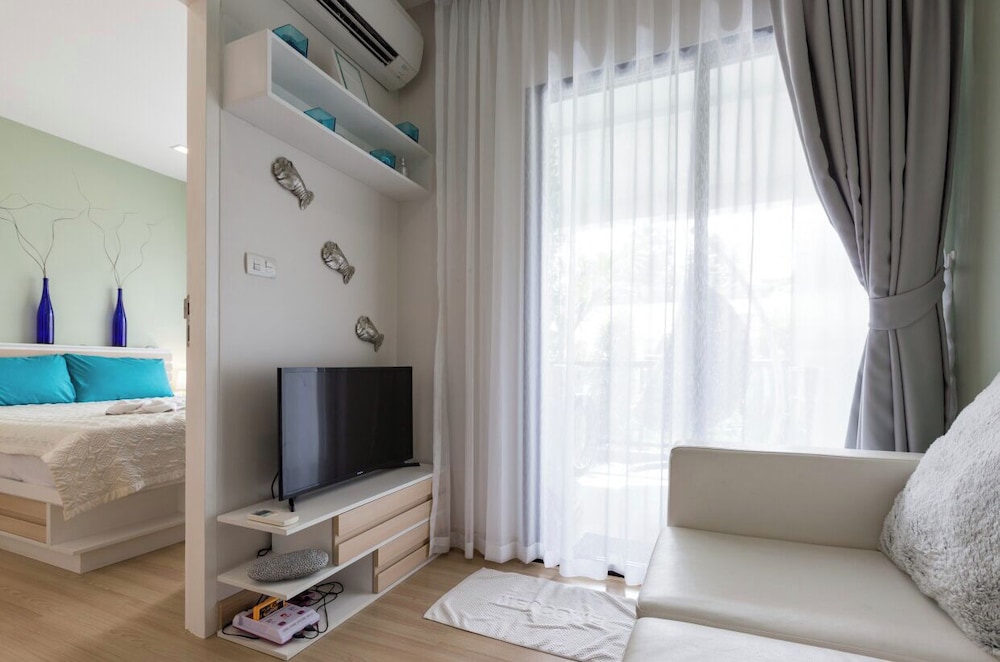 Condo, 1 Bedroom, Smoking, Balcony photo 1