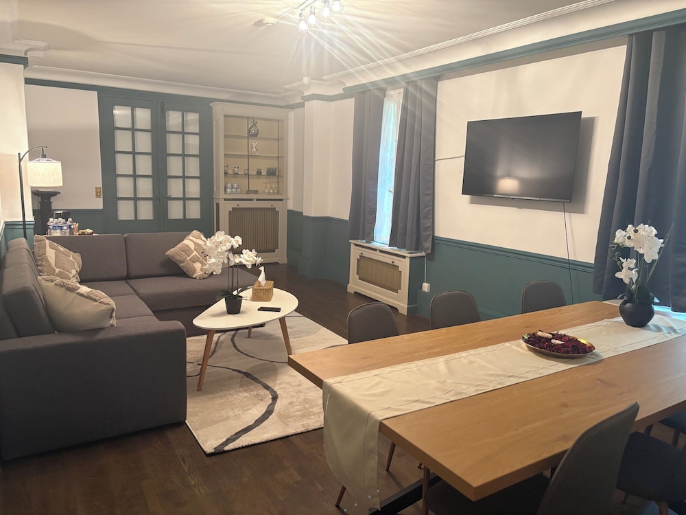 Apartment photo 2