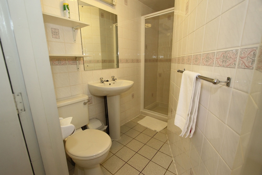 Room, Multiple Beds, Ensuite photo 3