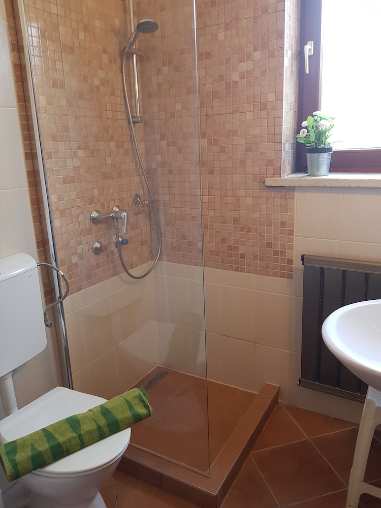 Basic Double or Twin Room - Photo 2