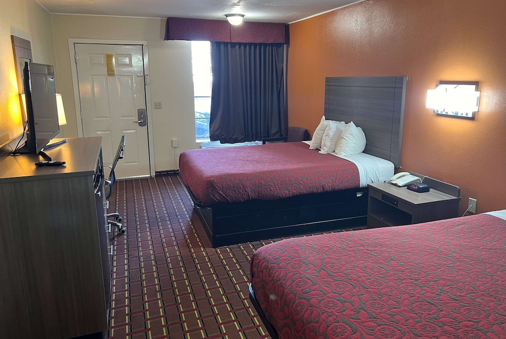 Standard Room, 2 Queen Beds - Photo 2