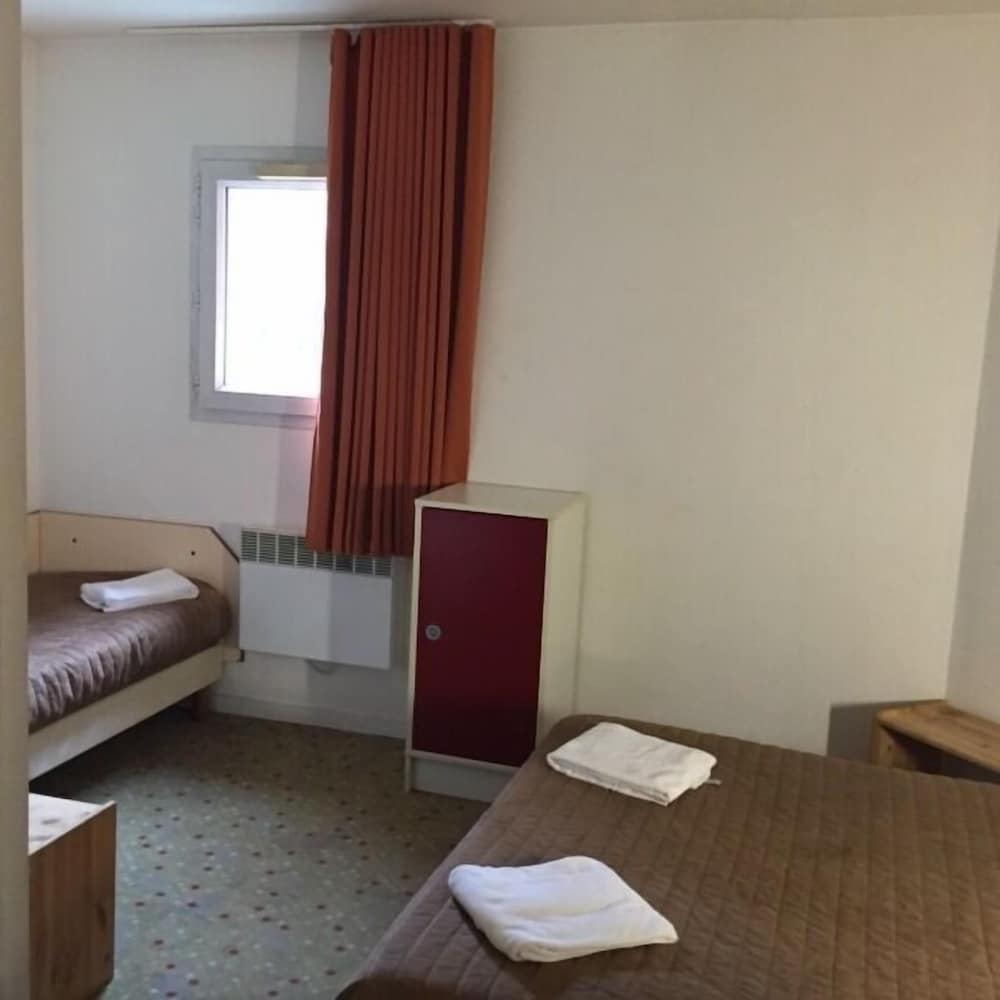 Triple room 3 single beds photo 3