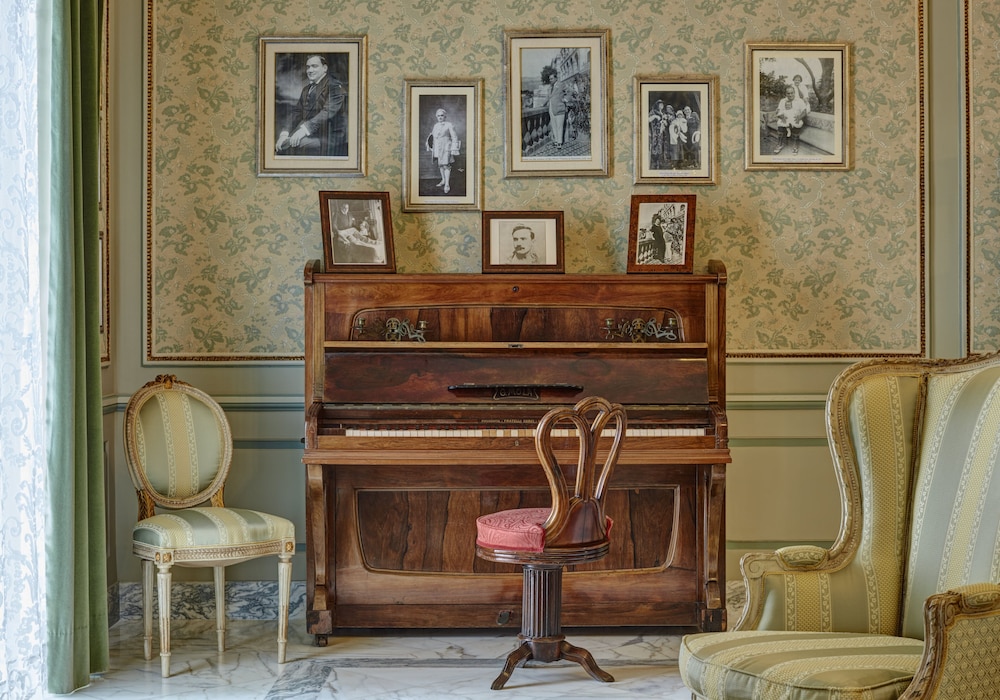 Suite, Sea View (Caruso)