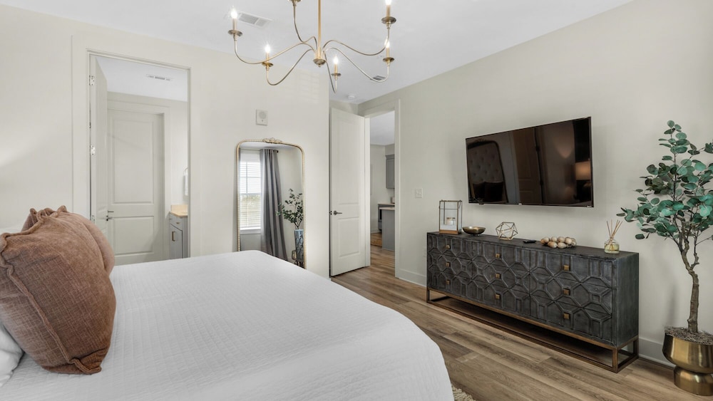 Condo, 1 King Bed with Sofa bed, Patio (Pinewood30A 421)