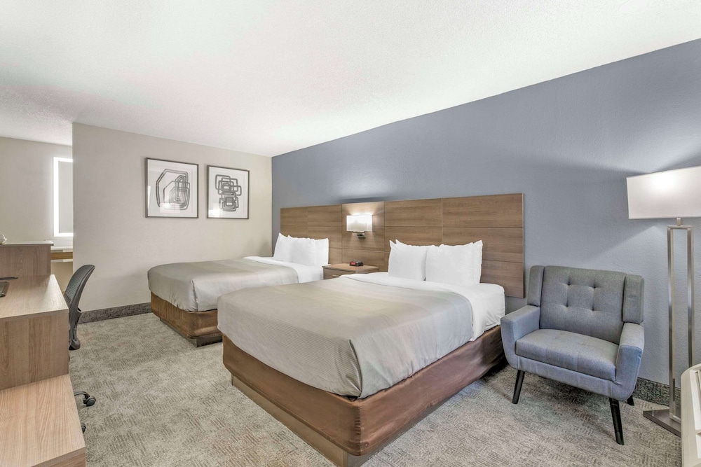 Standard Room, 2 Queen Beds, Non Smoking - Photo 1