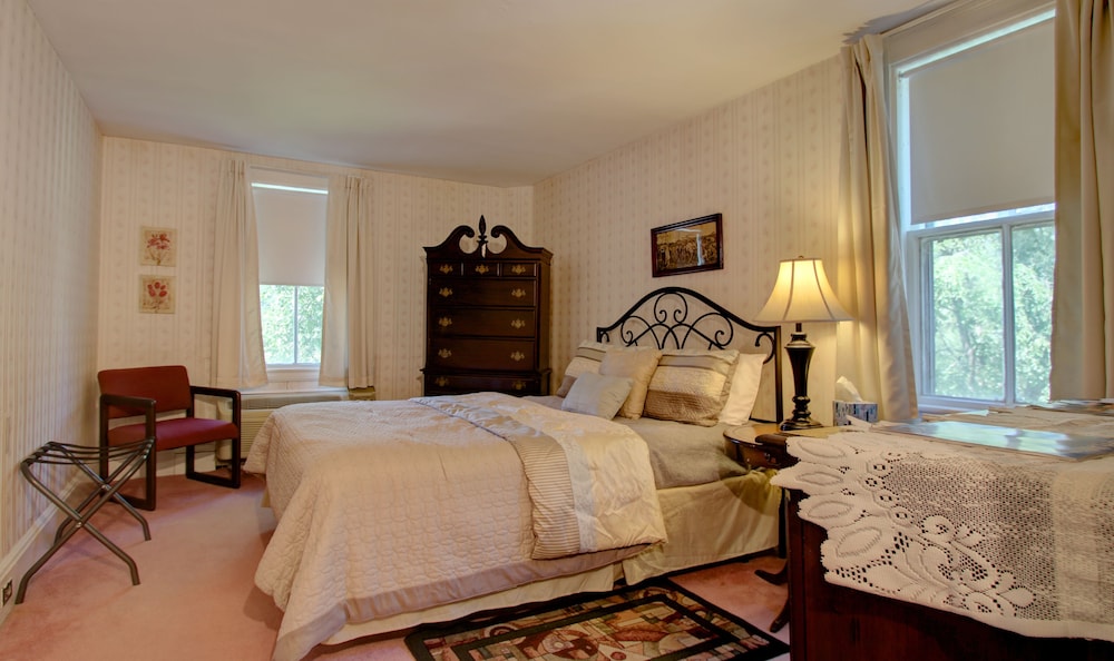 Traditional suite (Room 9)