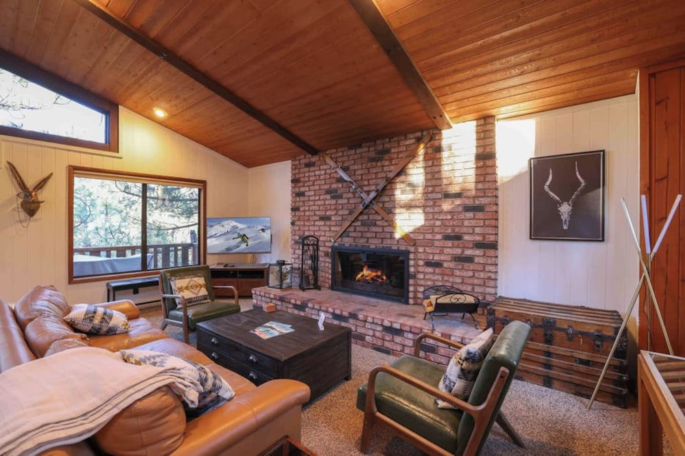 Signature Cabin, 2 Bedrooms, Mountain View, Mountainside photo 1