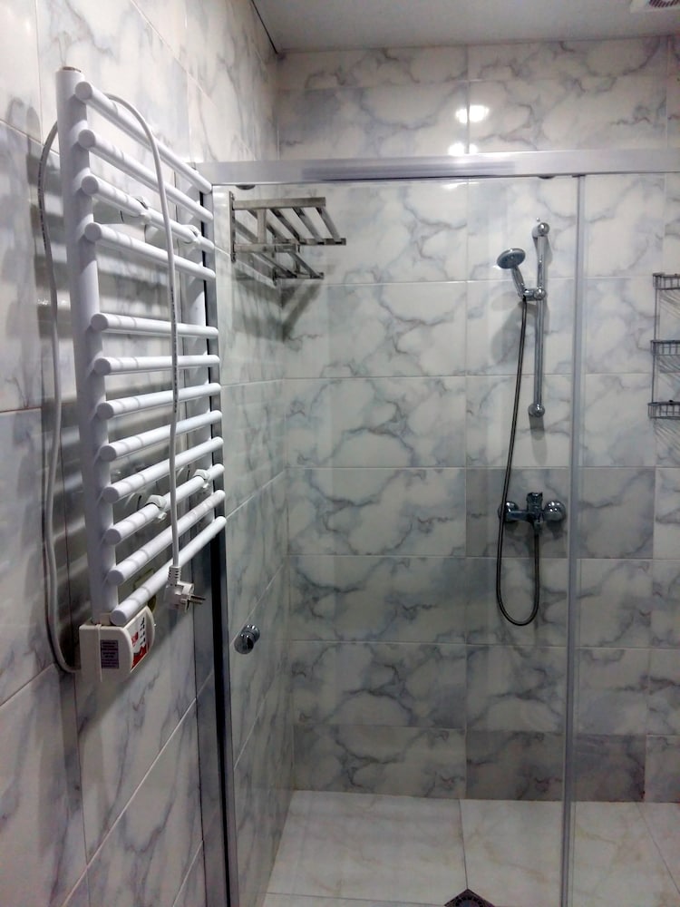 1 Bed in 4 Bed Mixed Dormitory photo 2