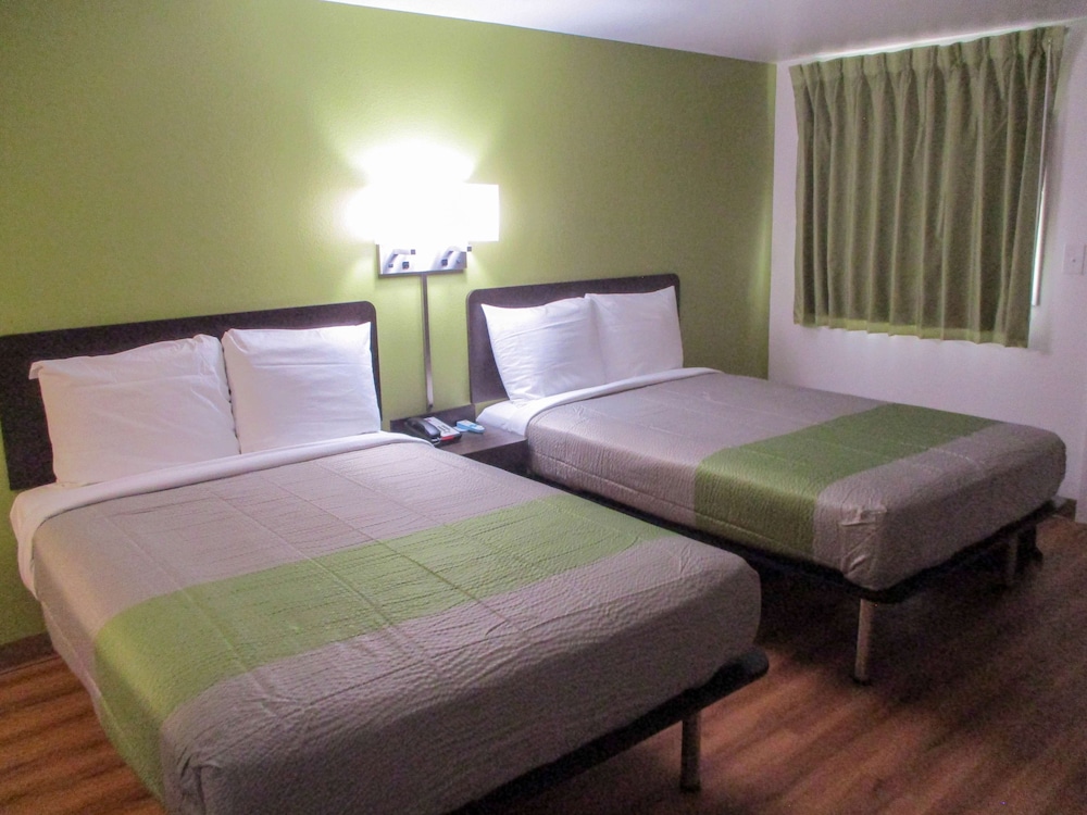 Deluxe Room, 2 Double Beds, Non Smoking, Refrigerator & Microwave - Photo 2