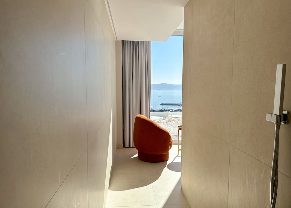 Junior Room, 1 King Bed, Terrace, Sea View photo 3