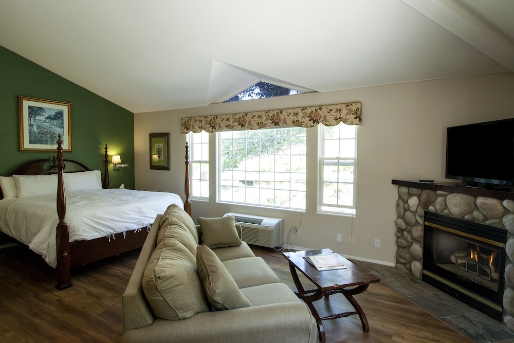 Mountain View King Room