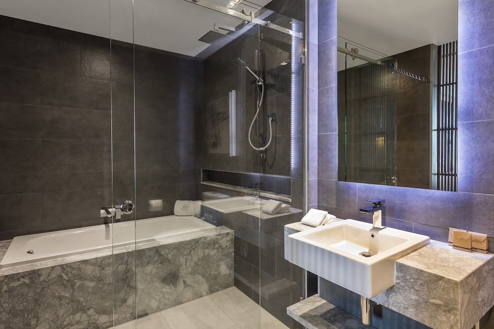 Executive Studio Suite thumbnail 6