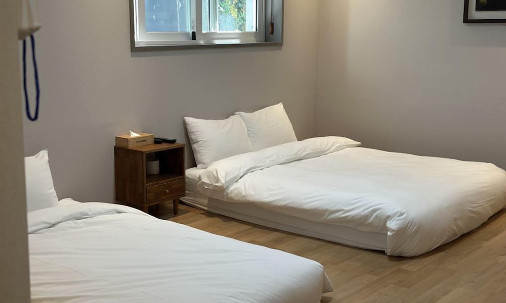 Economy Twin Room photo 2