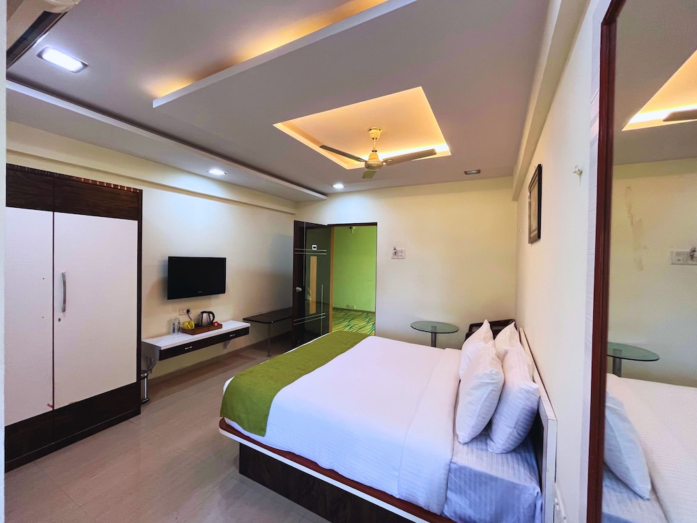 Deluxe Pool and Hill View with Balcony