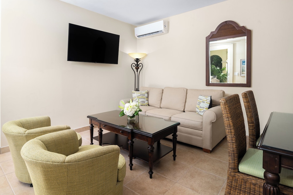 Bungalow, 2 Bedrooms, Lanai - Photo 2