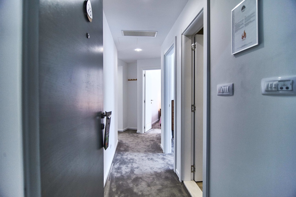 Business Apartment, 3 Bedrooms photo 2