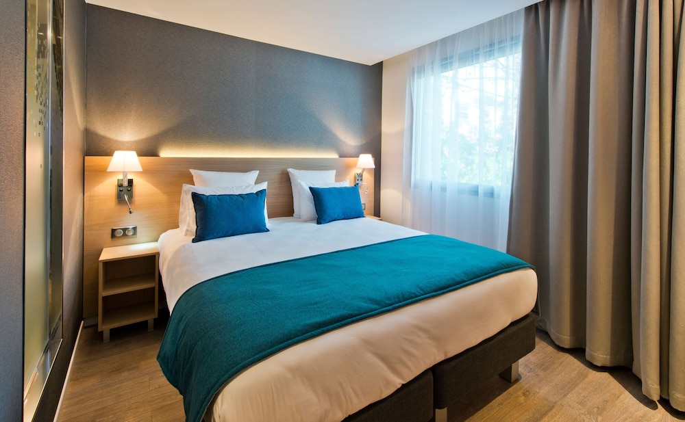 Standard Room, 1 King Bed - Photo 3