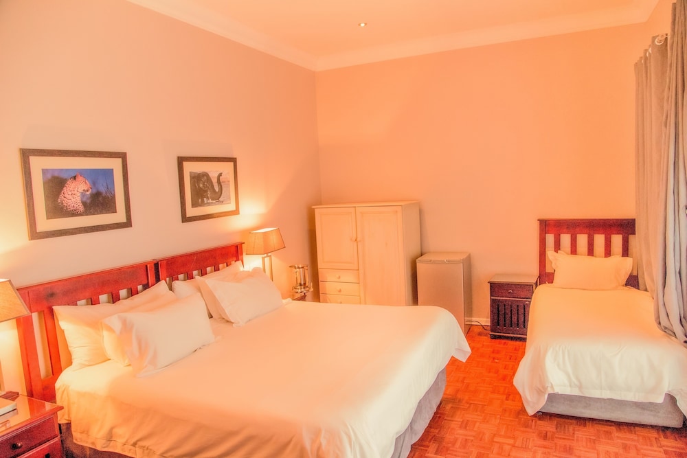 Room 7 - Corporate Room - 3 Single Beds (6) photo 1