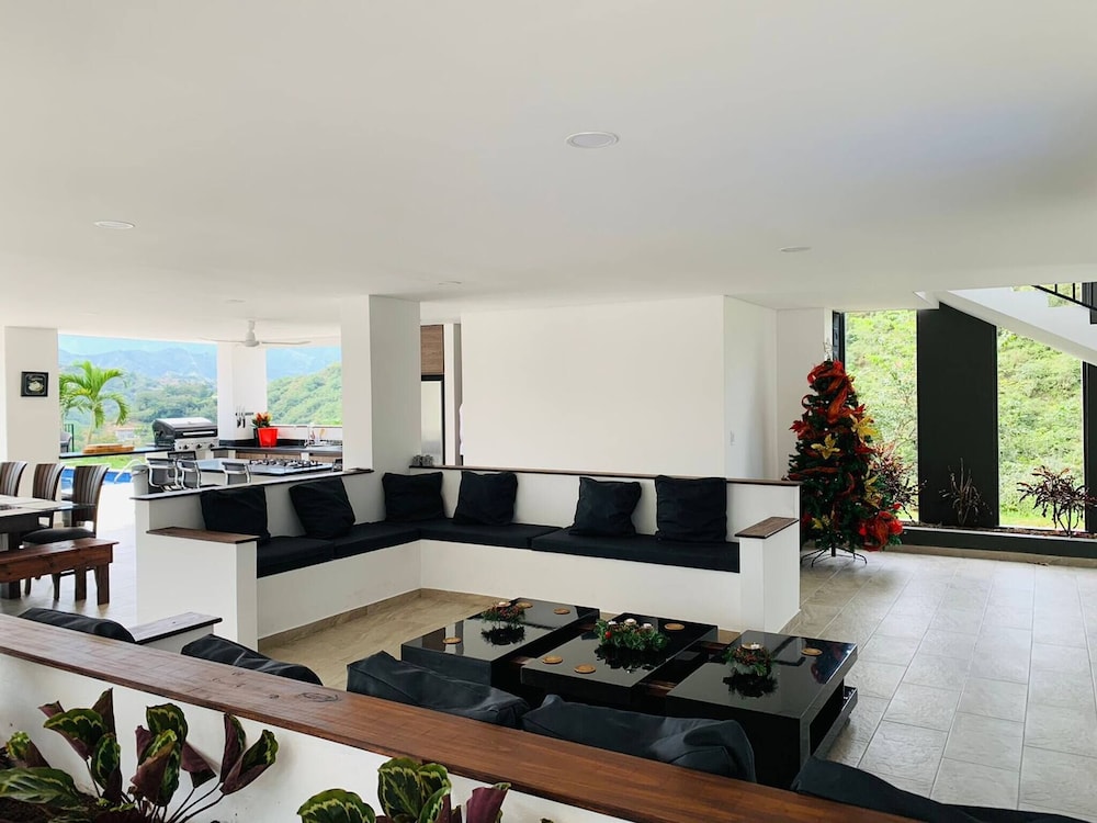 Villa, 5 Bedrooms, Accessible, Smoking