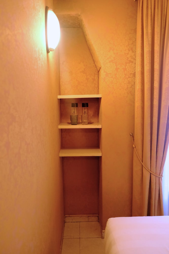 Romantic Double or Twin Room, 1 Bedroom, Courtyard View, Tower photo 2