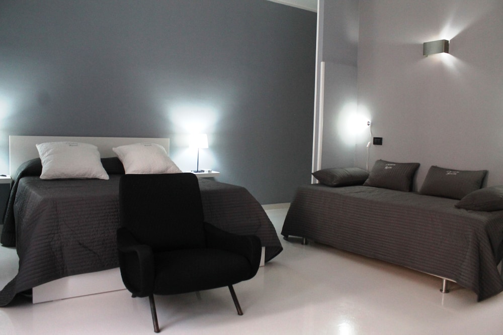 Suite, Balcony