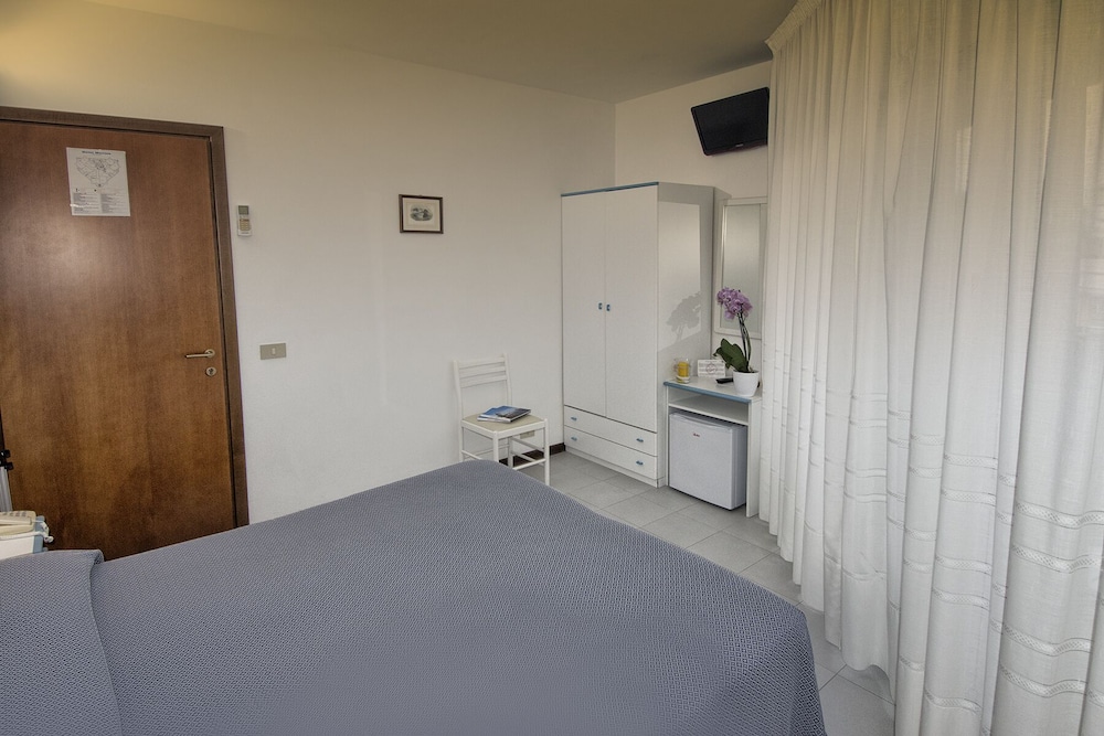 Economy Double Room photo 1