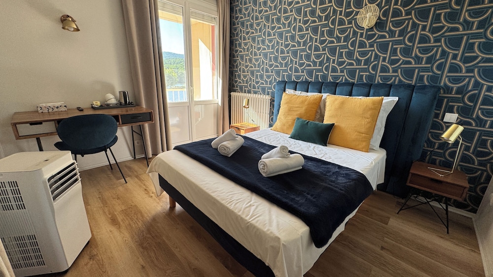 Standard Room, 1 Double Bed, Lake View