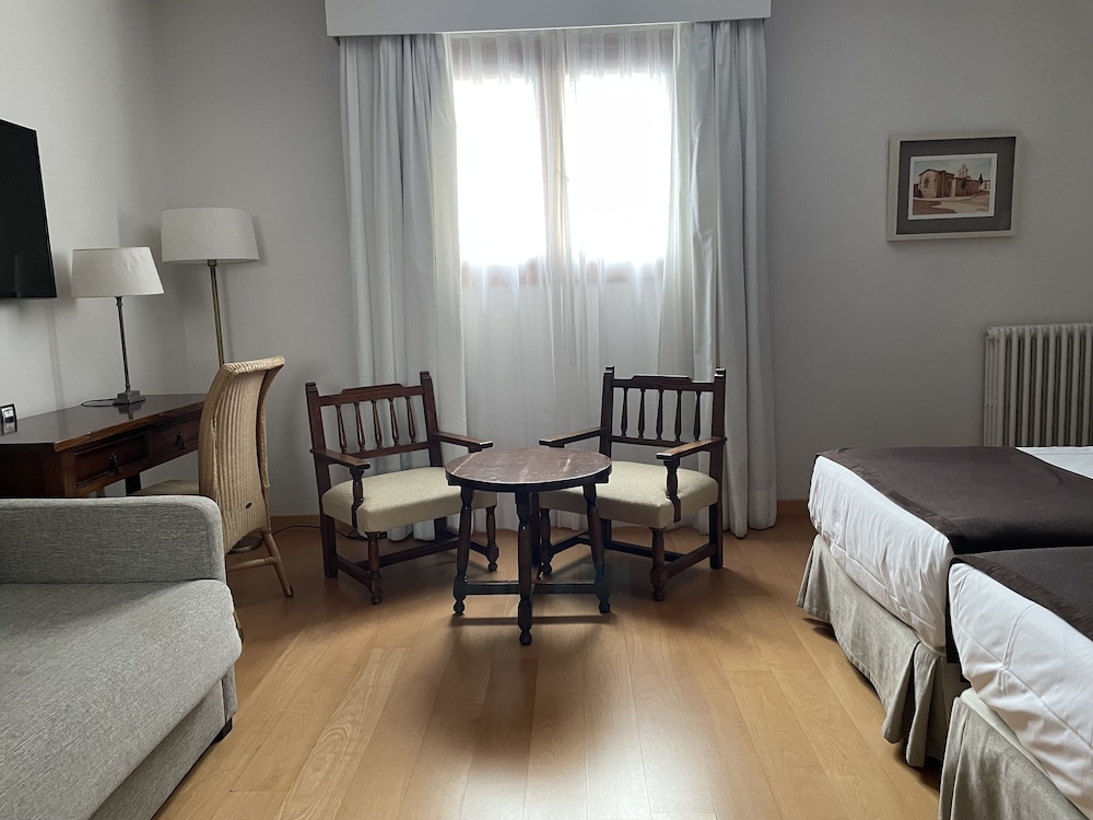 Standard Twin Room (2 Adults and 1 Child), photo 6