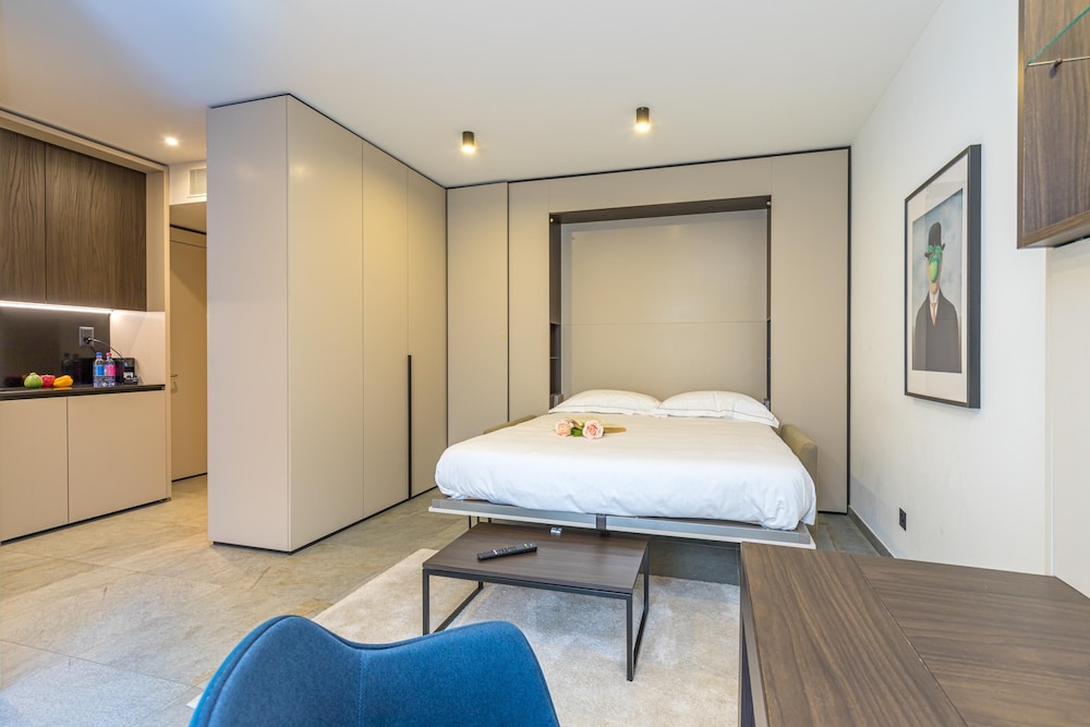 Family Studio (Icon H 306 Suite Micro-Living)