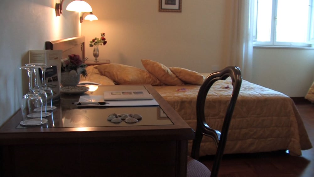 Business Double Room Single Use, 1 Double Bed photo 2