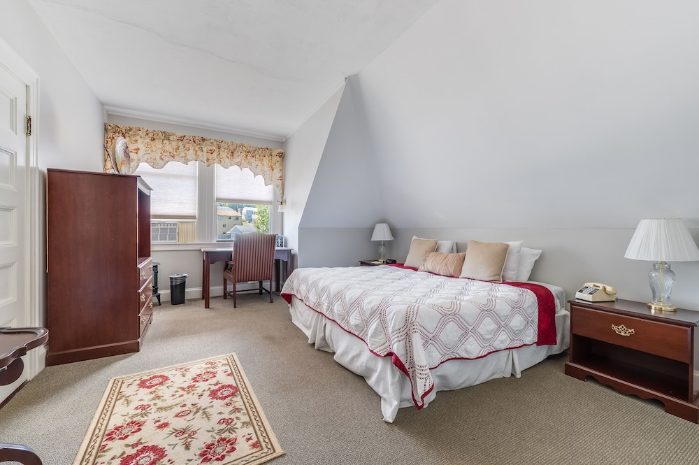 Deluxe Room, 1 King Bed photo 1