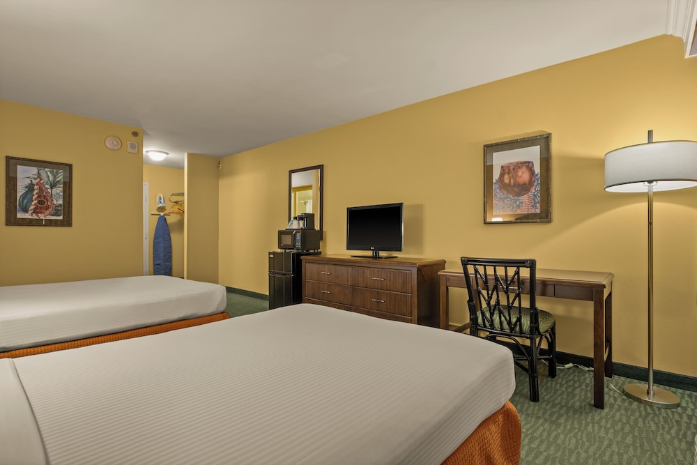 Room, 2 Queen Beds - Photo 2