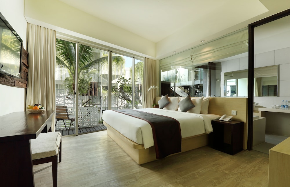 Grand Deluxe Balcony - Photo 1