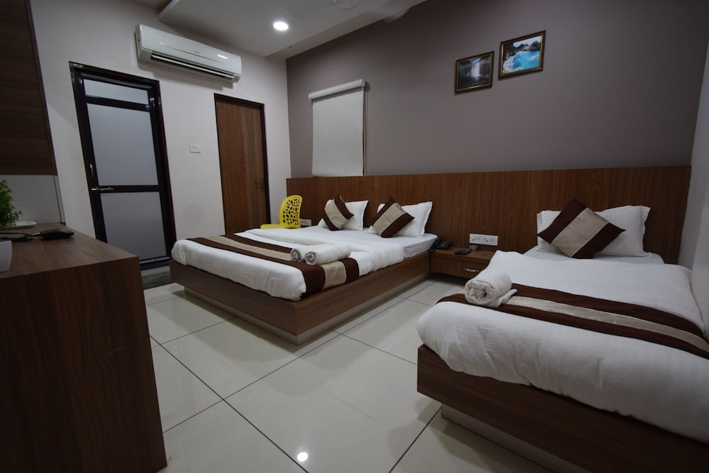 Three Bed AC Room - Photo 1