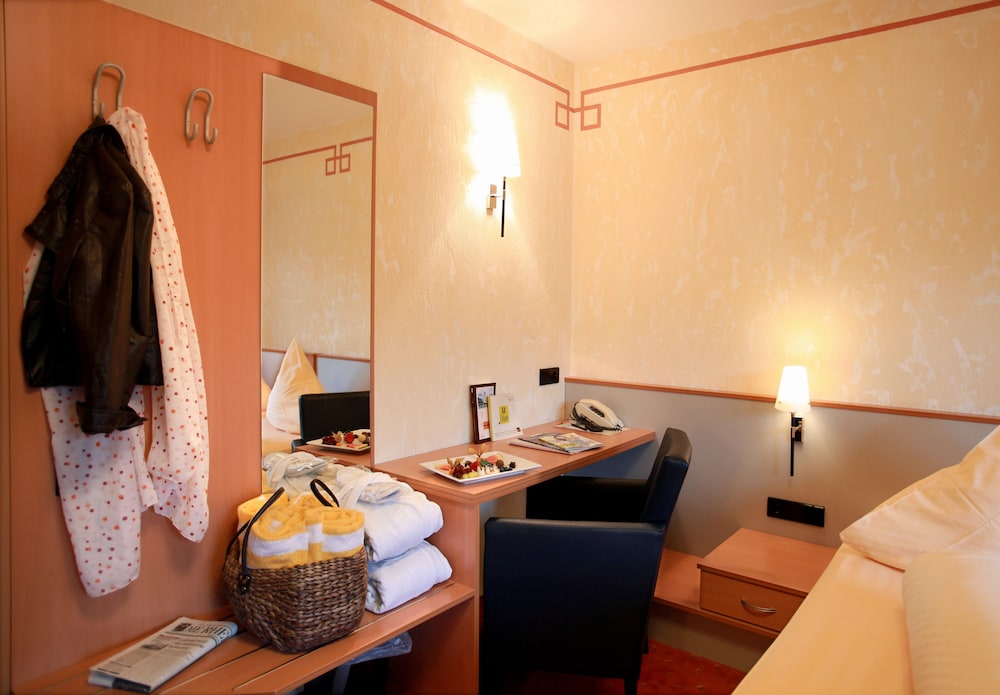 Double Room Single Use, Non Smoking, Mountain View photo 2