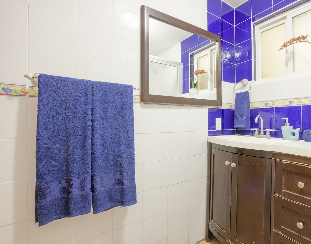 Comfort Studio, 1 Queen Bed, Beachside photo 2