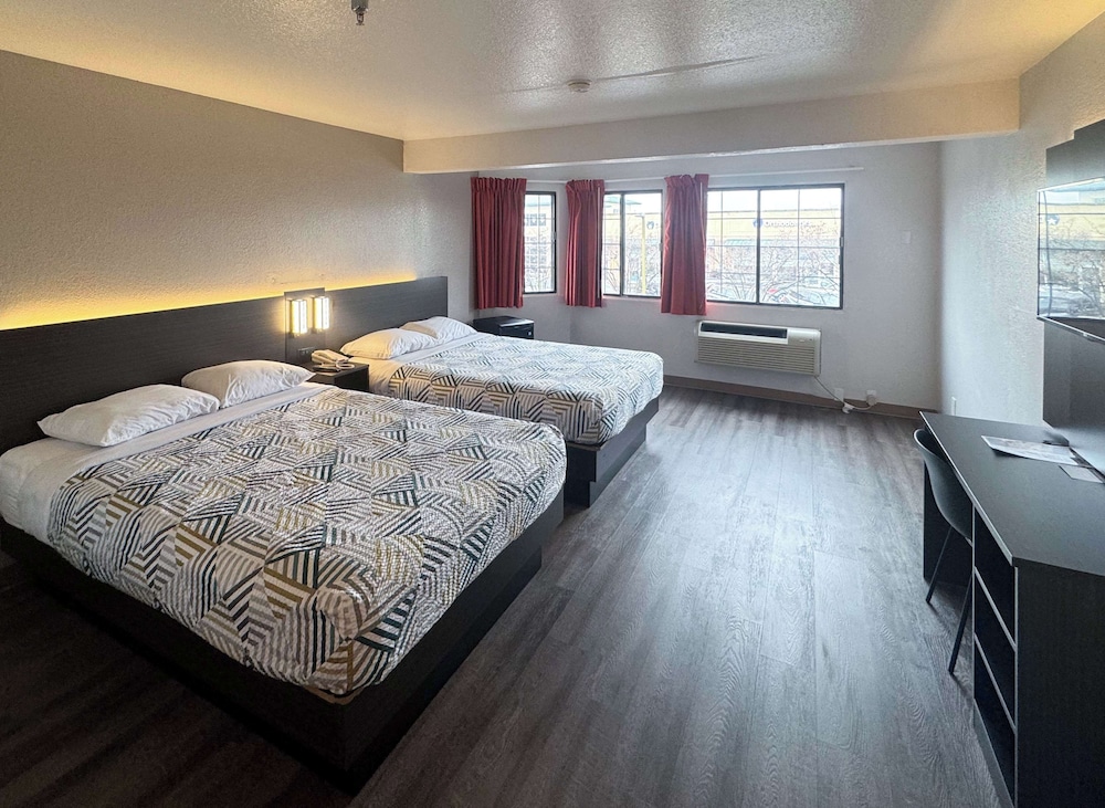 Deluxe Room, 2 Double Beds, Non Smoking, Refrigerator