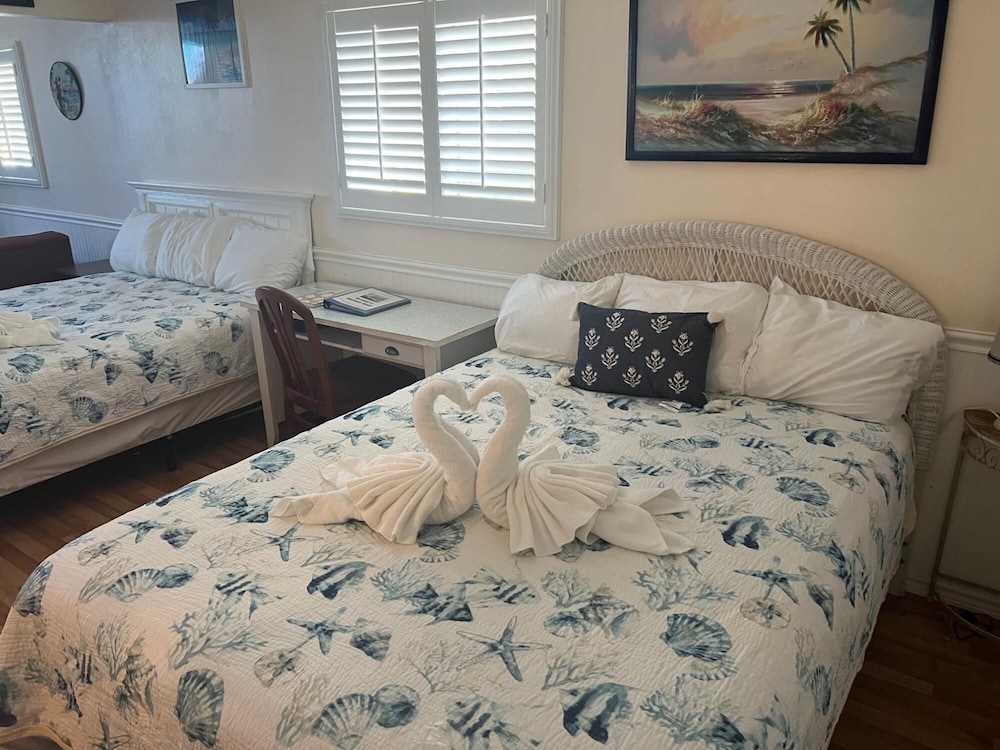 2 Bedroom Waterfront Pool Side!, 사진 10