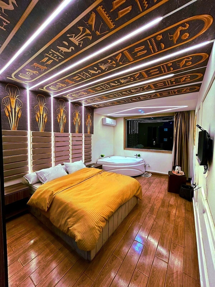 Executive Studio Suite