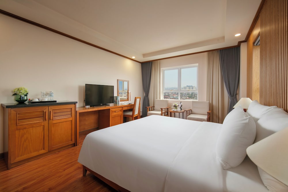 Deluxe Room, City View