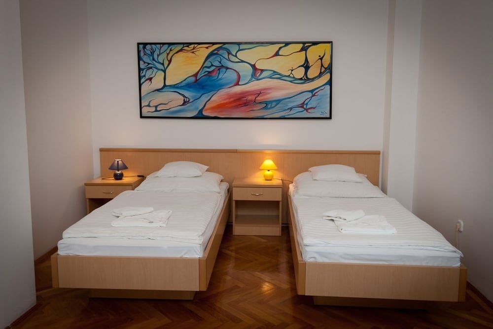 Classic Studio Suite, 2 Bedrooms photo 2