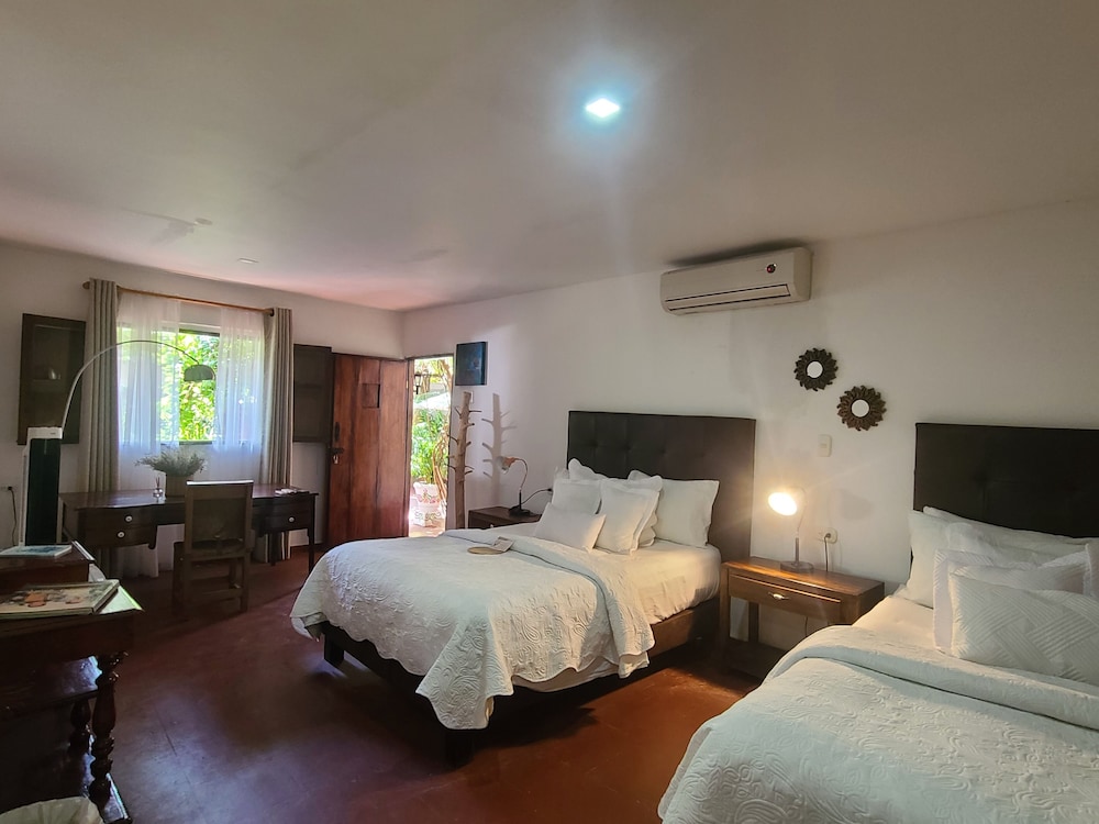 Superior Twin Room, 2 Double Beds, Ensuite, Courtyard View