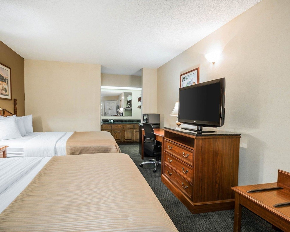 Standard Room, 2 Double Beds, Non Smoking - Photo 1