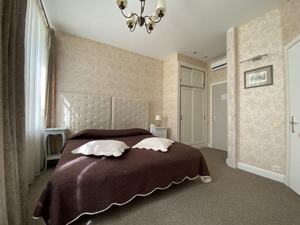 Standard Double Room - Photo 21